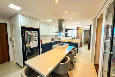 Apartamento à Venda no Centro de São Carlos - com 3 Suítes.