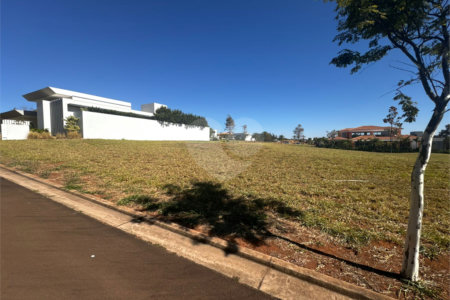 Terreno para venda no condomínio de alto padrão Damha Golf