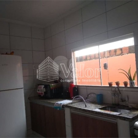 Casa Térrea com 3 dormitórios, sendo 1 suíte.
