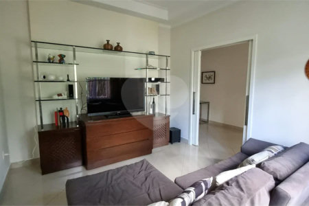 Lindo sobrado com 4 suites e piscina à venda, 365m², por R$ 2.450.000,00 no condomínio Villa Suiça, em Indaiatuba/SP.