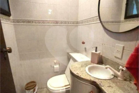 Casa à venda no Condomínio Vista Alegre Sede em Vinhedo/SP