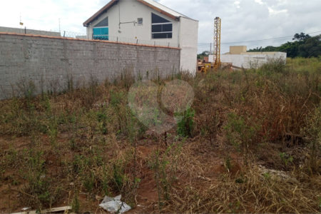 Lote no Jardim do Bosque, aceita financiamento ou aquisição de terreno e construção .