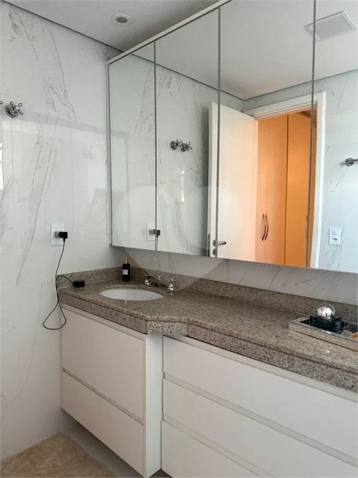 Apartamento com 3 suítes á venda no Condomínio Chácara Alto da Boa Vista, São Paulo - SP