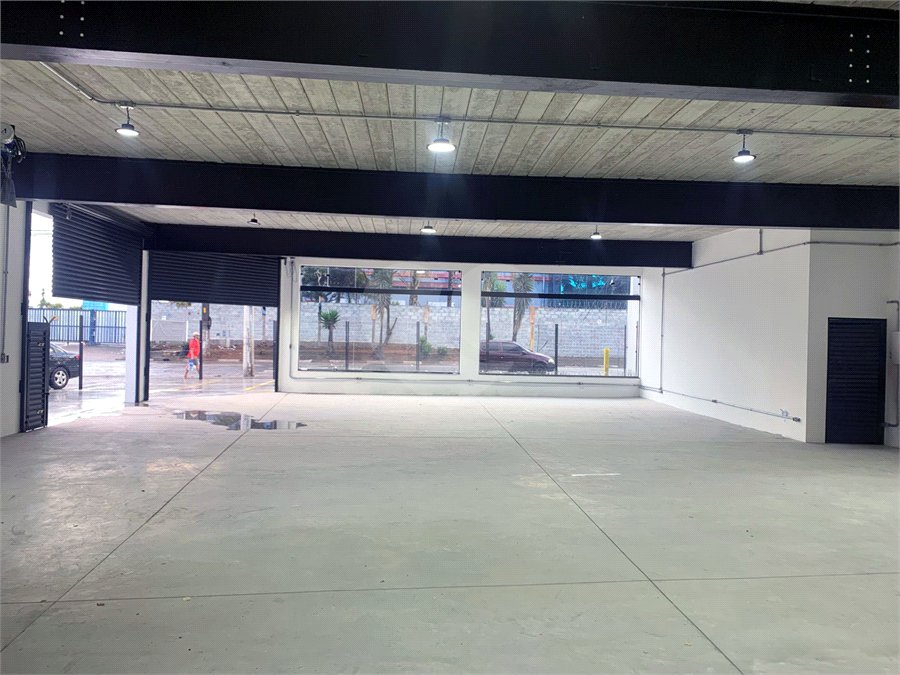 PRÉDIO / GALPÃO COMERCIAL À VENDA OU LOCAÇÃO Jardim Arapongas • Guarulhos/SP
