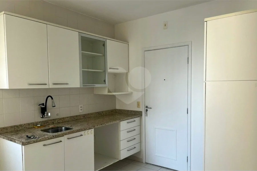 Excelente apartamento de 3 dormitórios, sendo uma Suíte e 2 vagas de garagem.