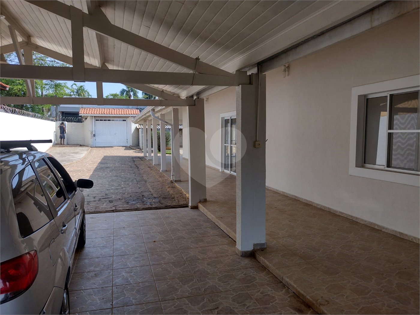 Indaiatuba- Recreio Internacional Viracopos - Terreno com 1000 ms - construido 200 ms - Sobrado com 3 dorms, 1 suite, Ar condicionado nos quartos e sala, cozinha com armários, cooktop, ampla varanda - Quiosque com churrasqueira e piscina , playground, garagem, deposito - R$ 1.500.000,00 - não ace