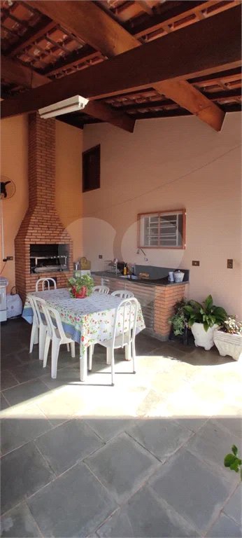 Casa a venda na cidade de São Pedro - SP.