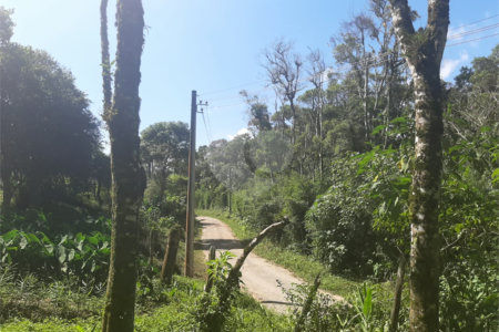 Tapiraí Sp - Sítio Santa Clara - Area de 12,1 ha - composto por casa principal, galpões poço artesiano, ótima área para plantios. Fica localizado a aproximadam. 1 quilômetro da prefeitura. Area preservação permanente- 4,6 ha - Area aproveitável - 4,6 ha - area utilizada rural - 2,5 ha -R$ 750.000,00