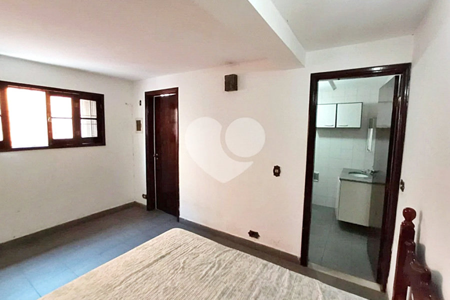 Casa Santa Teresinha | 4 Suítes | 280m² | 3 Vagas | Excelente Localização