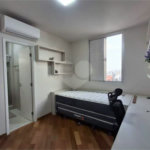 Apartamento totalmente decorado em Moema com 70 m2 , 2 quartos, 2 suítes e 2 vagas, ambientes com ar condicionado.
