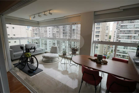 Apartamento á venda - Vila Olímpia