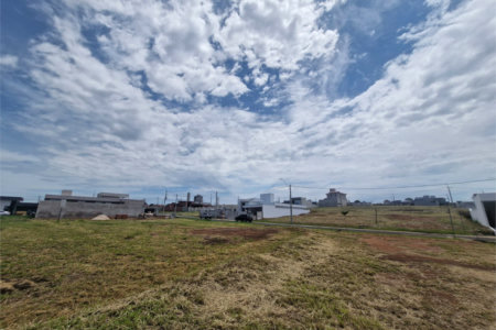 Terreno à Venda no Condomínio Monte das Araucárias
