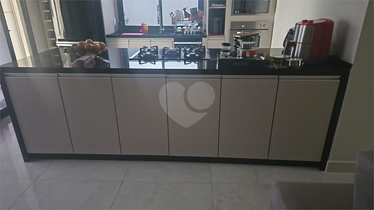 Linda casa em condomínio fechado, unindo conforto, lazer e segurança para você e sua família!