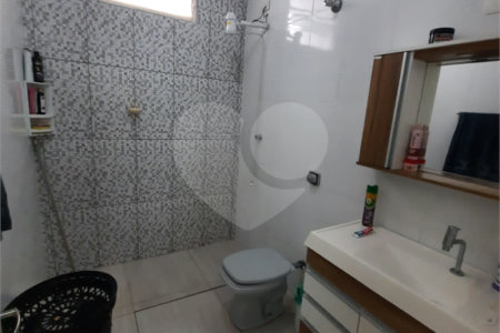 Casa Térrea com 2 dormitórios.
