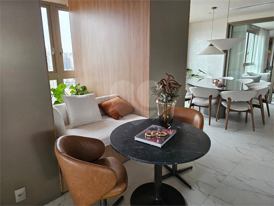 Casa Ibirapuera Apartments da Cyrela, a poucos minutos do Parque Ibirapuera, na Vila Clementino, com fácil acesso a Av. 23 de Maio e ao Shopping Santa Cruz. Apartamento de 2 dorms,, 1 suíte, 1 vaga de garagem.. Um condomínio com área de lazer tipo clube.