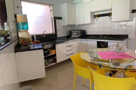 Casa à venda com 4 quartos, sendo 3 suítes, em Santos Dumont, Três Lagoas - MS