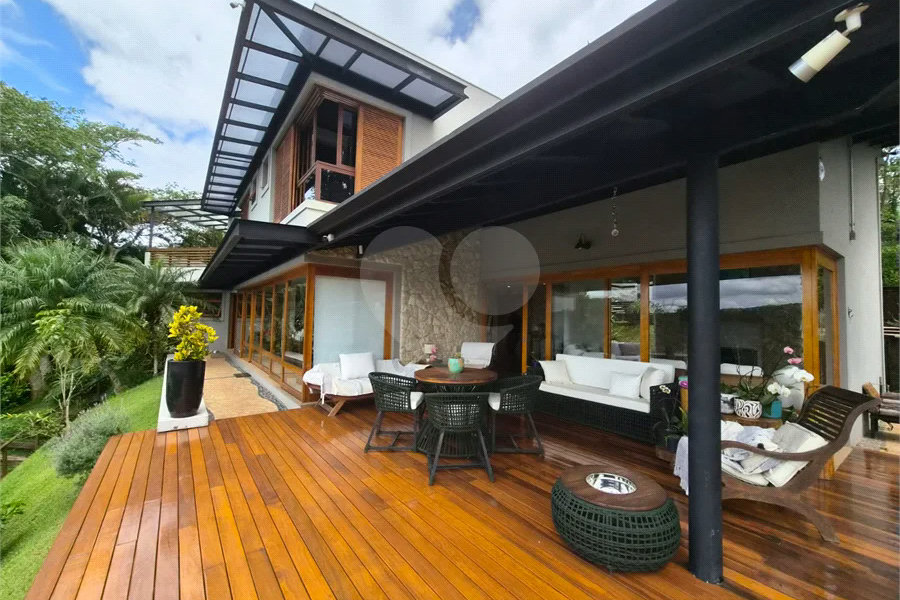 Casa em Condomínio de Alto Padrão no Suíça da Cantareira.