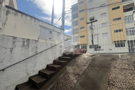 Casa Térrea com 3 dormitórios no Centro de Atibaia