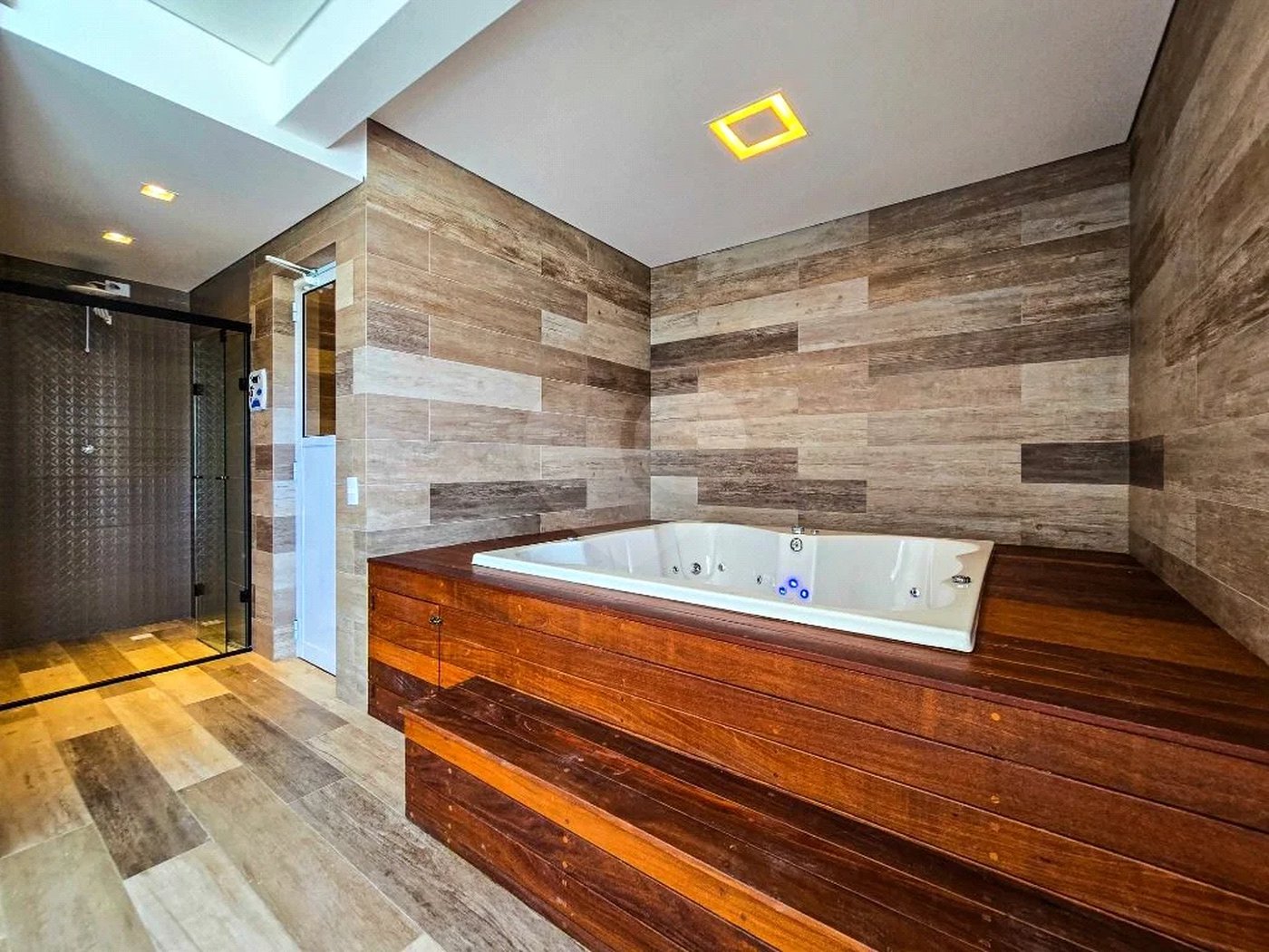 Apartamento à venda com 3 quartos, sendo 1 suíte,  em Maitinga, Bertioga, SP