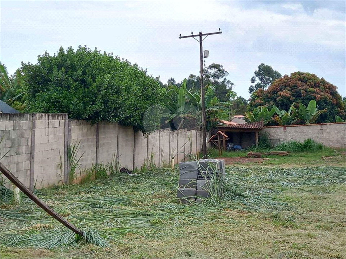 Terreno com 2.010,00 m² .