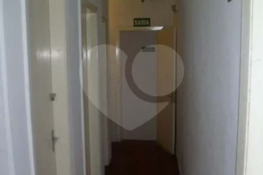 Imóvel Comercial para Venda ou Locação em ótima localização na Rua Palacete das Águias, 300.