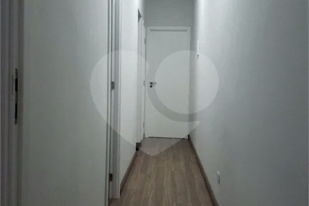 Sobrado novo com 3 suítes, 4 vagas, espaço gourmet com churrasqueira, jardim de inverno e acabamento premium. Conforto, modernidade e sofisticação.