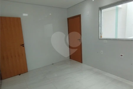 Sobrado à venda, 3 suítes, garagem, a 300 m do metrô Vila Matilde