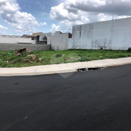 Terreno de 1.322,60 m² a 150 m da Av. Getulio Vargas