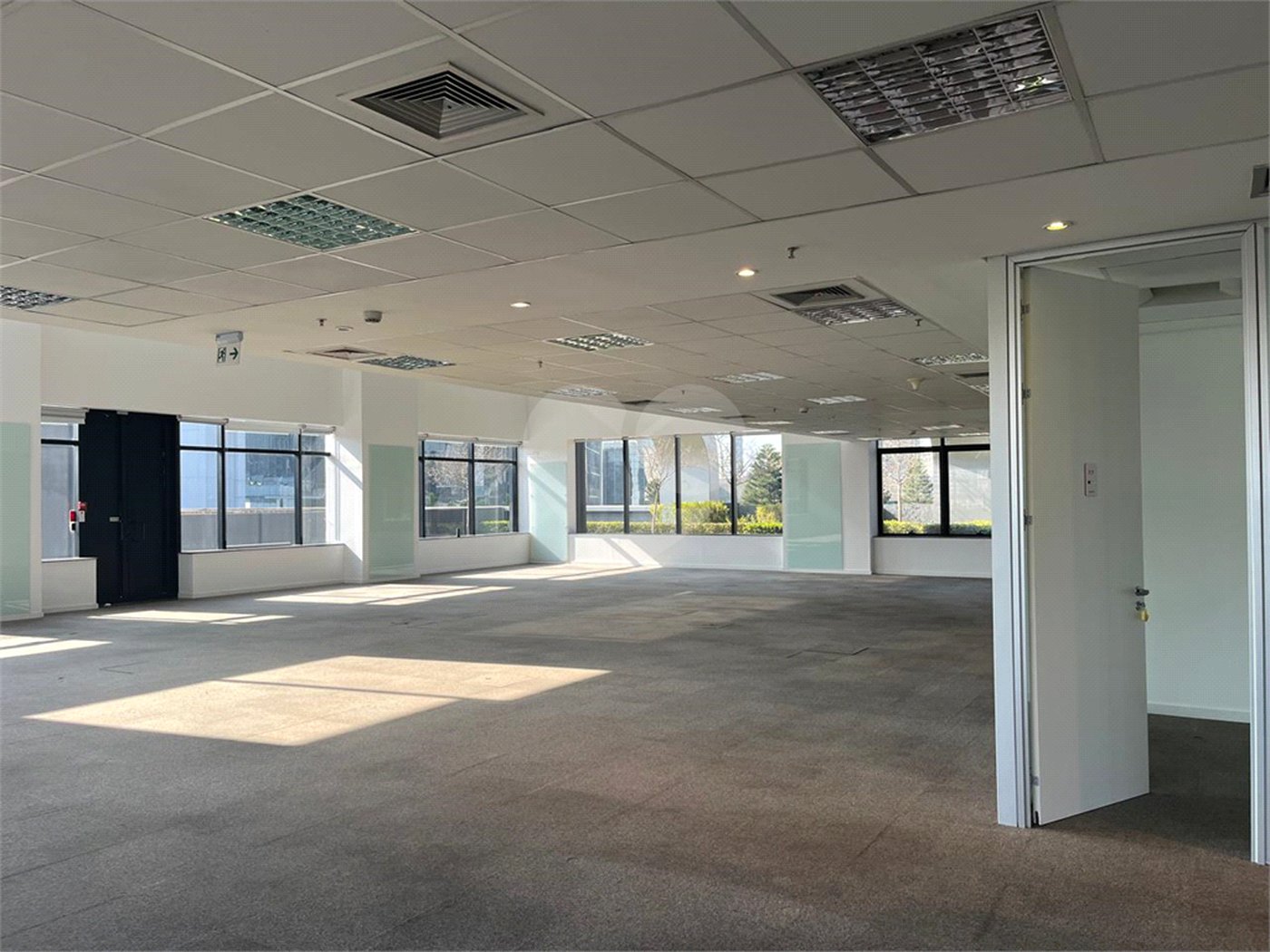 Duplex Comercial Exclusivo na Vila Olímpia – 2.652 m² em Torre Corporativa de Alto Padrão