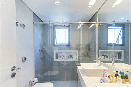 Apartamento de 149,51m2, 3 dormitórios, 1 suíte, toalete social, living 2 ambientes, 2 vagas fixas e lazer completo em Higienópolis.