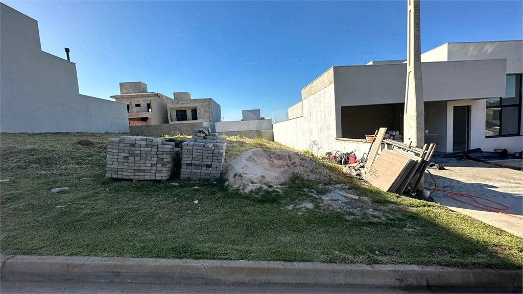 Terreno à venda no bairro Ondinhas, Condomínio Soleil em Piracicaba/SP.