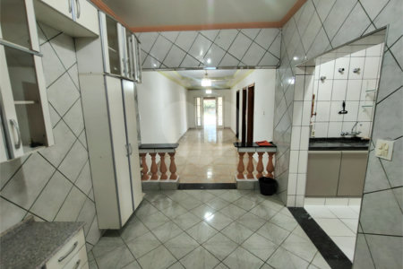Casa ampla com 3 Quartos e 1 Suíte