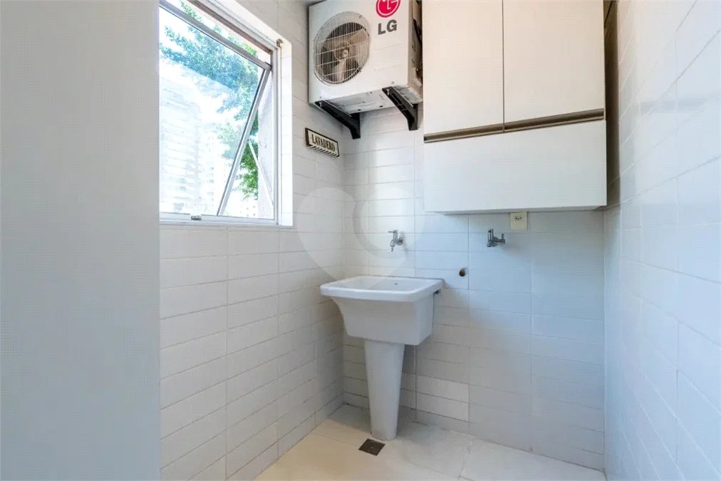Apartamento para venda em Moema com 2 quartos, sendo 2 suítes, 70m²