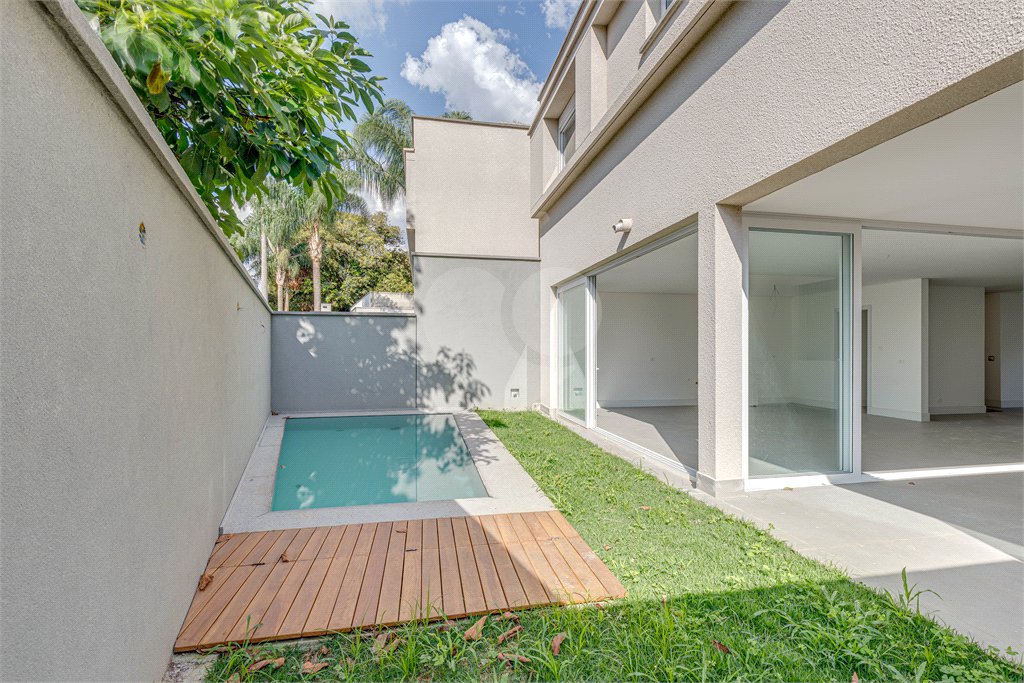Casa à venda com 4 suítes no condomínio Vila Arese, São Paulo - SP
