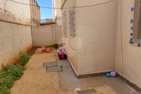 Apartamento no Condomínio Mont Vernon .
