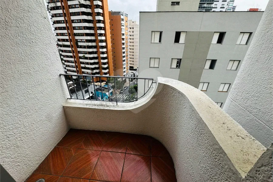 Vende-se Apartamento de 2 Quartos com Sacada na Vila Mascote