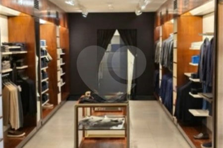 Prédio Comercial com 300m² , 3 pavimentos , refeitório , 2 banheiros , à venda no Brás.