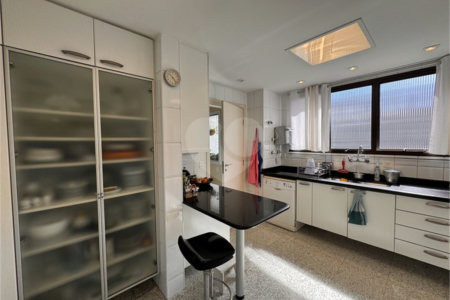 Higienópolis: Apartamento de 350 m2, 4 suítes, 5 vagas.