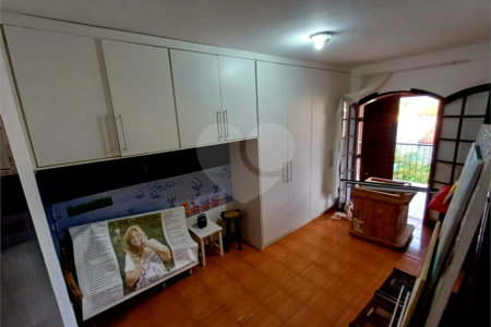 Casa à venda em Atibaia com 5 dormitórios (1 suíte), piscina e área gourmet, 2 vagas garagem, avalia permuta e financiamento