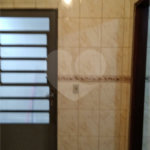 Casa Térrea com 3 dormitórios, sendo 1 suíte.