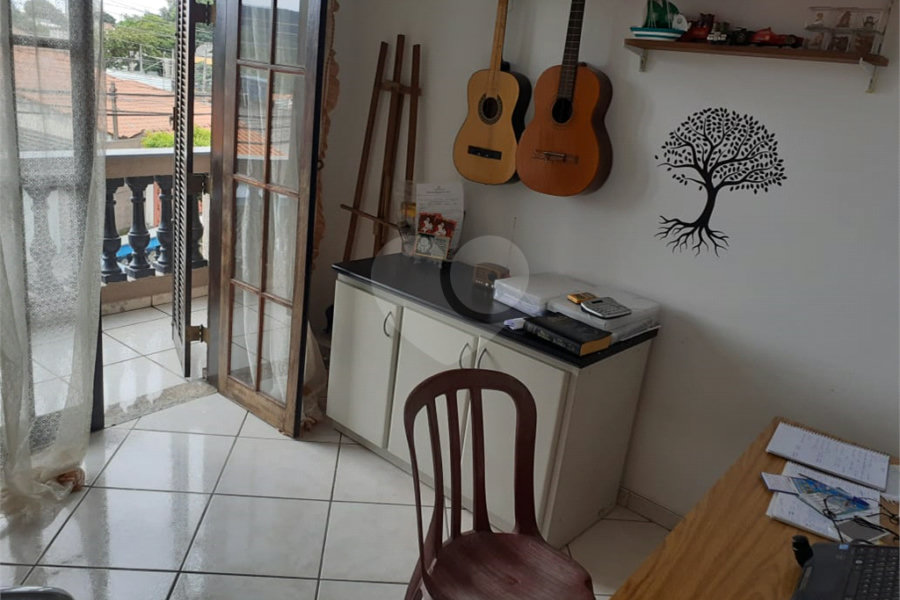 Casa com salão adjacente gerando renda!