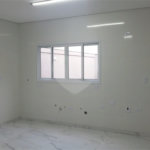 Sobrado novo com 3 suítes, 4 vagas, espaço gourmet com churrasqueira, jardim de inverno e acabamento premium. Conforto, modernidade e sofisticação.