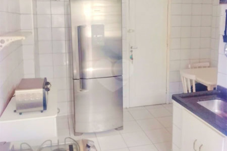 Apartamento na Consolação com 2 quartos, varanda, sem vaga.