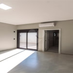 Indaiatuba- Jardim Bom Sucesso - Venda: R$ 765.000,00 - Área total: 150m² Área construída: 115m² - 3 dormitórios sendo 1 suíte com armário planejado; Cozinha integrada; Sala para dois ambientes; Banheiros com box gabinetes e espelhos; Área gourmet com churrasqueira a carvão e móveis planejados;