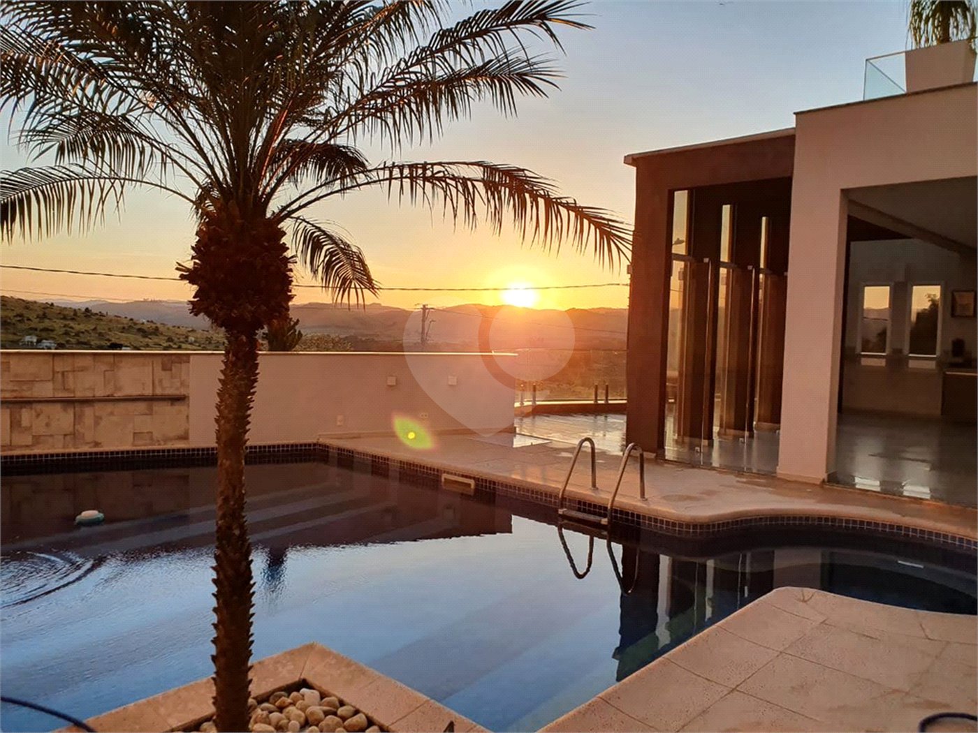 CASA A VENDA NO URBANOVA, CONDOMINIO JAGUARY, 4 DORMITORIOS, 4 SUITES, 5 VAGAS, PISCINA, SJC