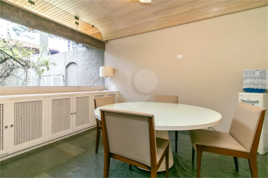 CASA EM RUA FECHADA NA REGIÃO DO MORUMBI / REGIÃO DO CLUBE PAINEIRAS