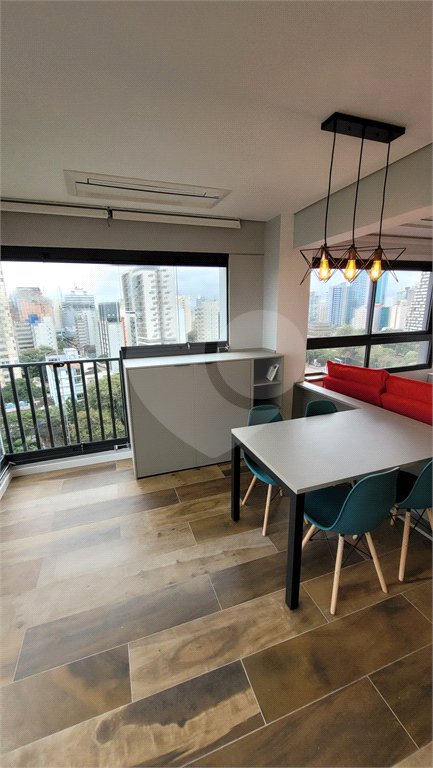 Apartamento de 2 quartos mobiliado à venda no Paraíso