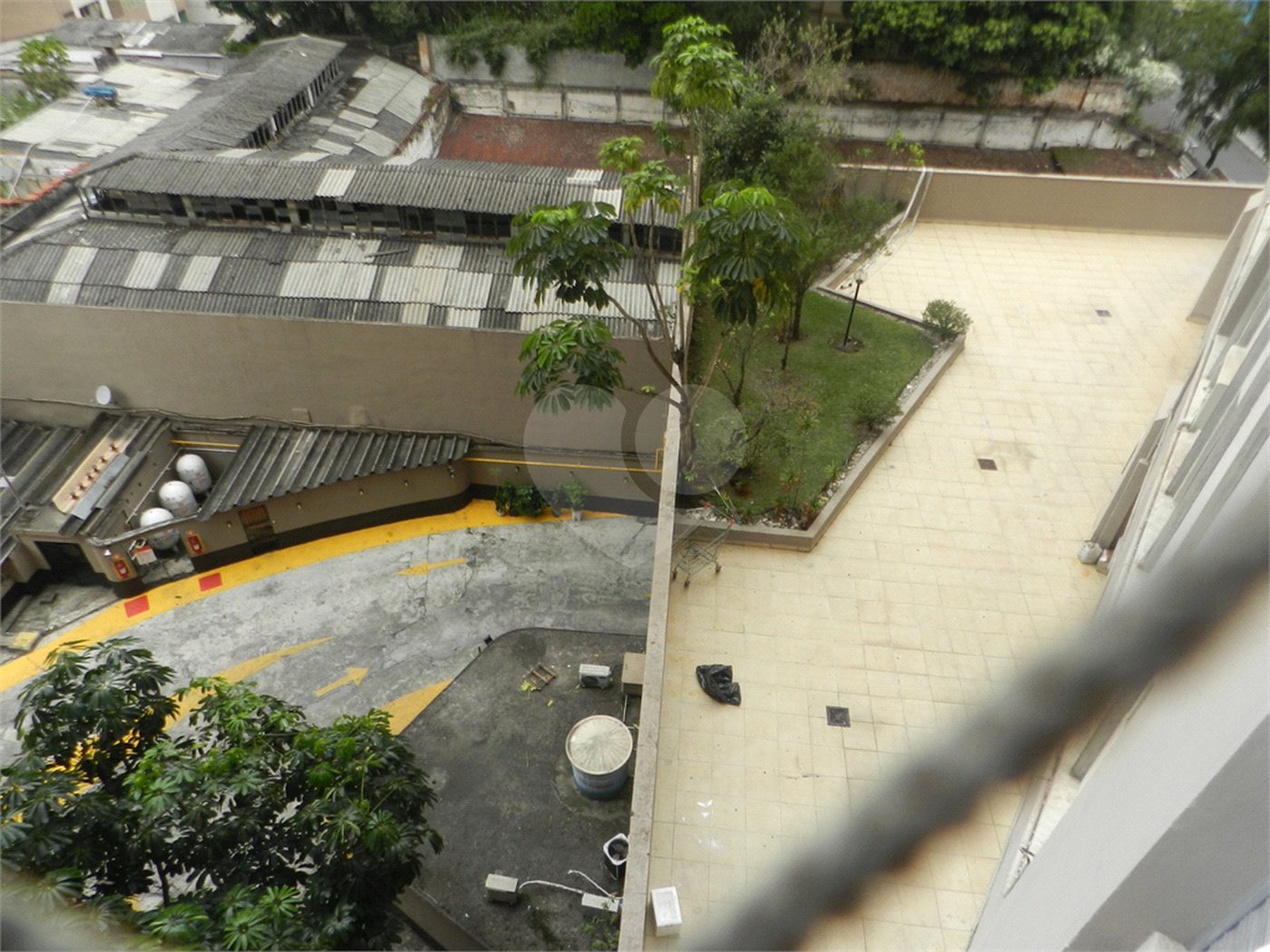 Apartamento mobiliado na Bela Vista de 36m² com 1 vaga de garagem.