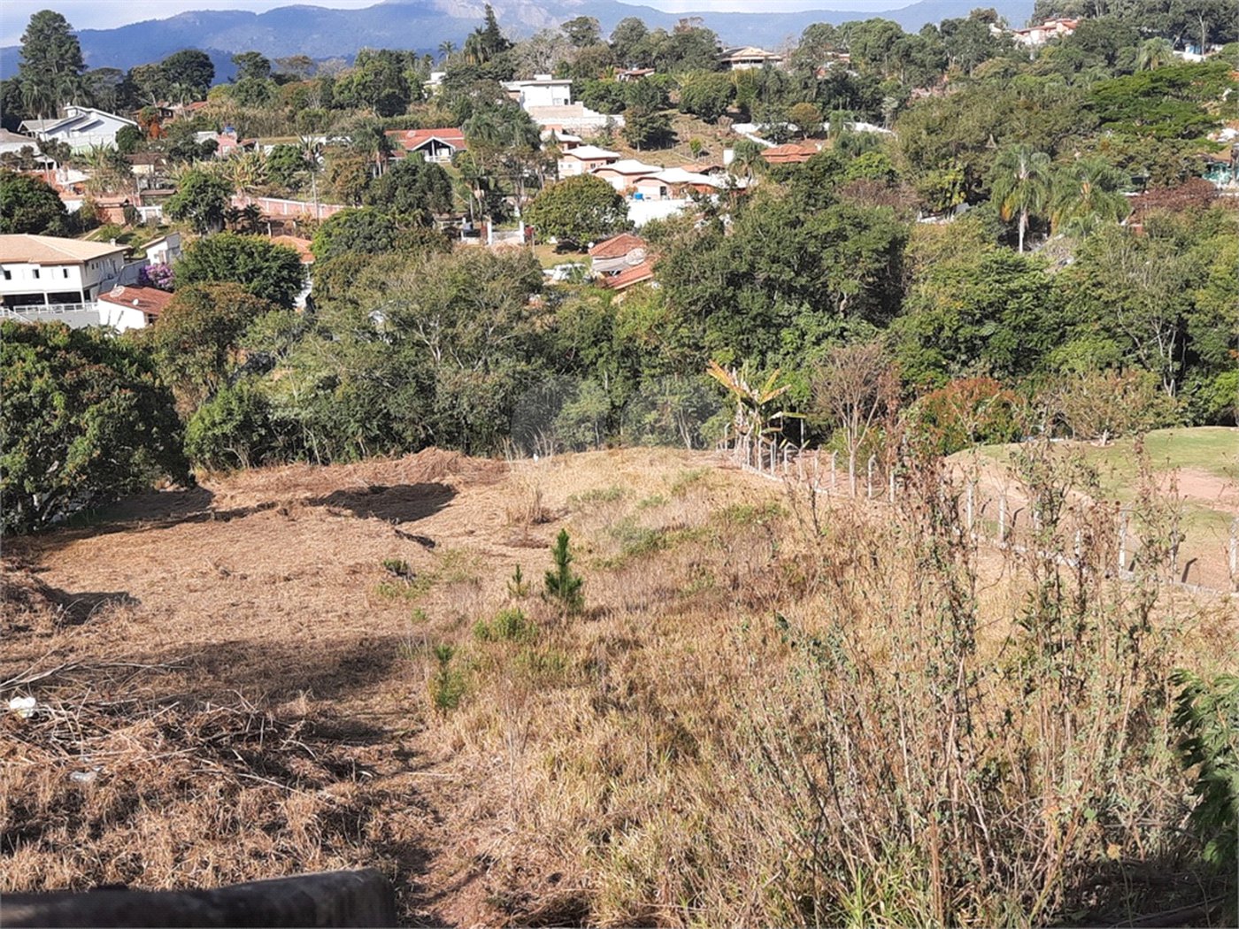 Terreno em Atibaia com 2.090 metros, ótimo para fazer chácara, excelente localização, aceita financiamento