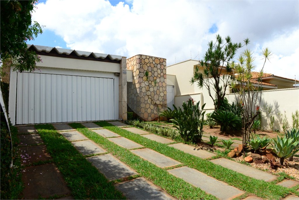 Casa térrea em Araraquara/SP.
